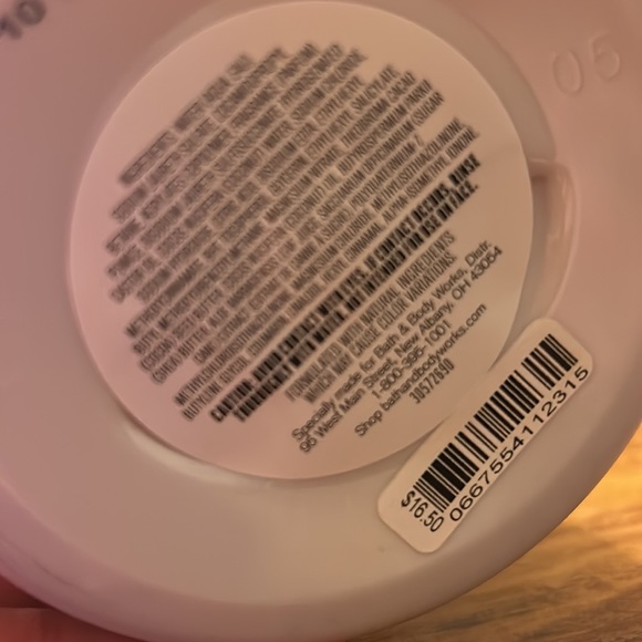 Bath and Body Works Coconut Water Fruit Scrub - Picture 4 of 4